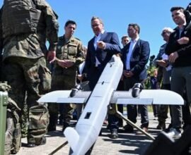 boris pistorius auf sommerreise eine drohnenshow fur den minister ROy5vCvU