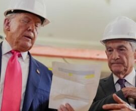 donald trump und jerome powell streiten uber baukosten bei der us notenbank EtLGIYii