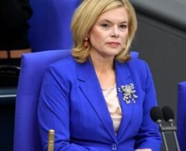 julia klockner grune warnen bundestagspr sidentin vor kulturkampf im plenarsaal mNK6vH8s