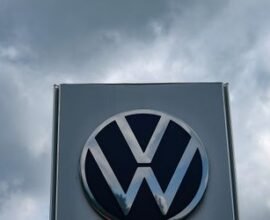 volkswagen meldet drastischen gewinneinbruch und kappt wegen us zollen prognose wVZBDH2X