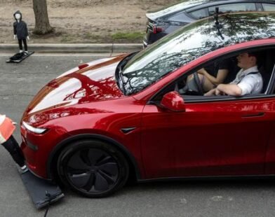 elon musk aktion re verklagen tesla wegen angeblicher falschangaben zu robotaxis 3CMqrI9A