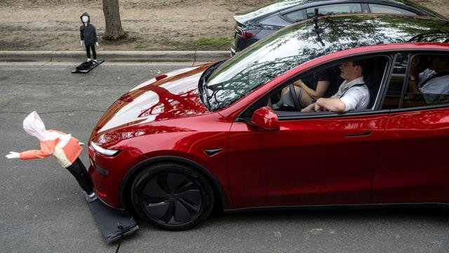 elon musk aktion re verklagen tesla wegen angeblicher falschangaben zu robotaxis 3CMqrI9A