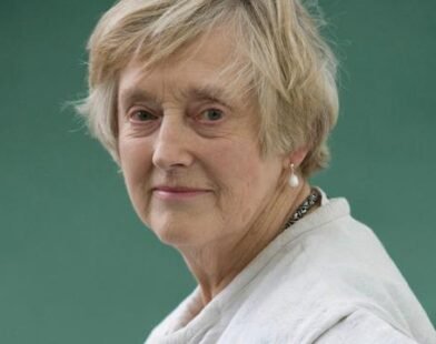 stella rimington daniel craig war ihr zu bierernst Vw8ufKj6