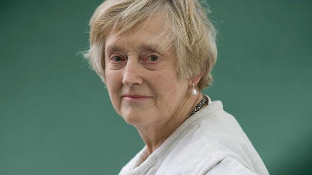 stella rimington daniel craig war ihr zu bierernst Vw8ufKj6