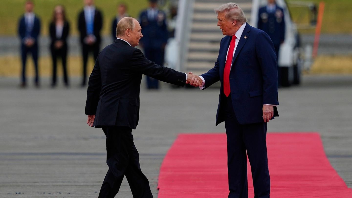 ukraine gipfel putin und trump in alaska ein schauspiel auf dem rollfeld dWvmAOKb